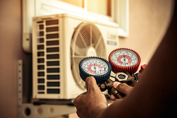 Professional Hvac technician working in Bay Minette, AL